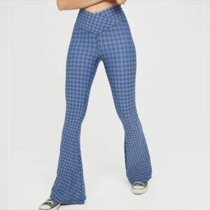 Aerie Offline Flare Leggings Blue Houndstooth